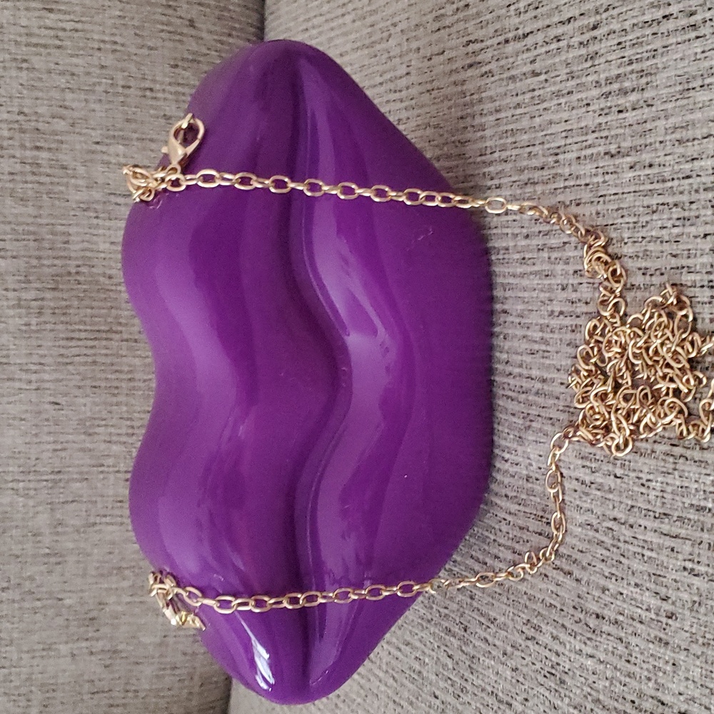 Purple Lip-Shaped Clutch with Gold Chain